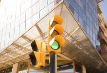 كيف تكون القيادة بدون إشارات المرور ؟ 5 إشارات المرور