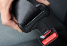 حزام الامان في السيارة